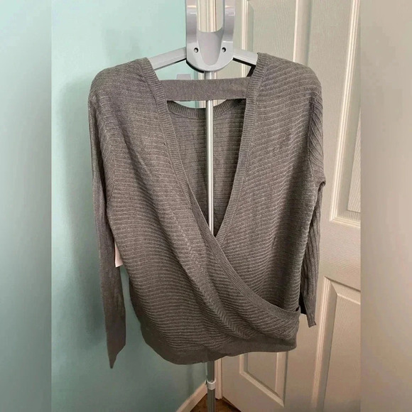 Grey Soho NY&Co NWT open back sweater size large bin 11 - Picture 3 of 7